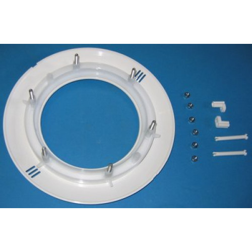 Enjoliveur + bride + vis et anneaux plastiques + écrous